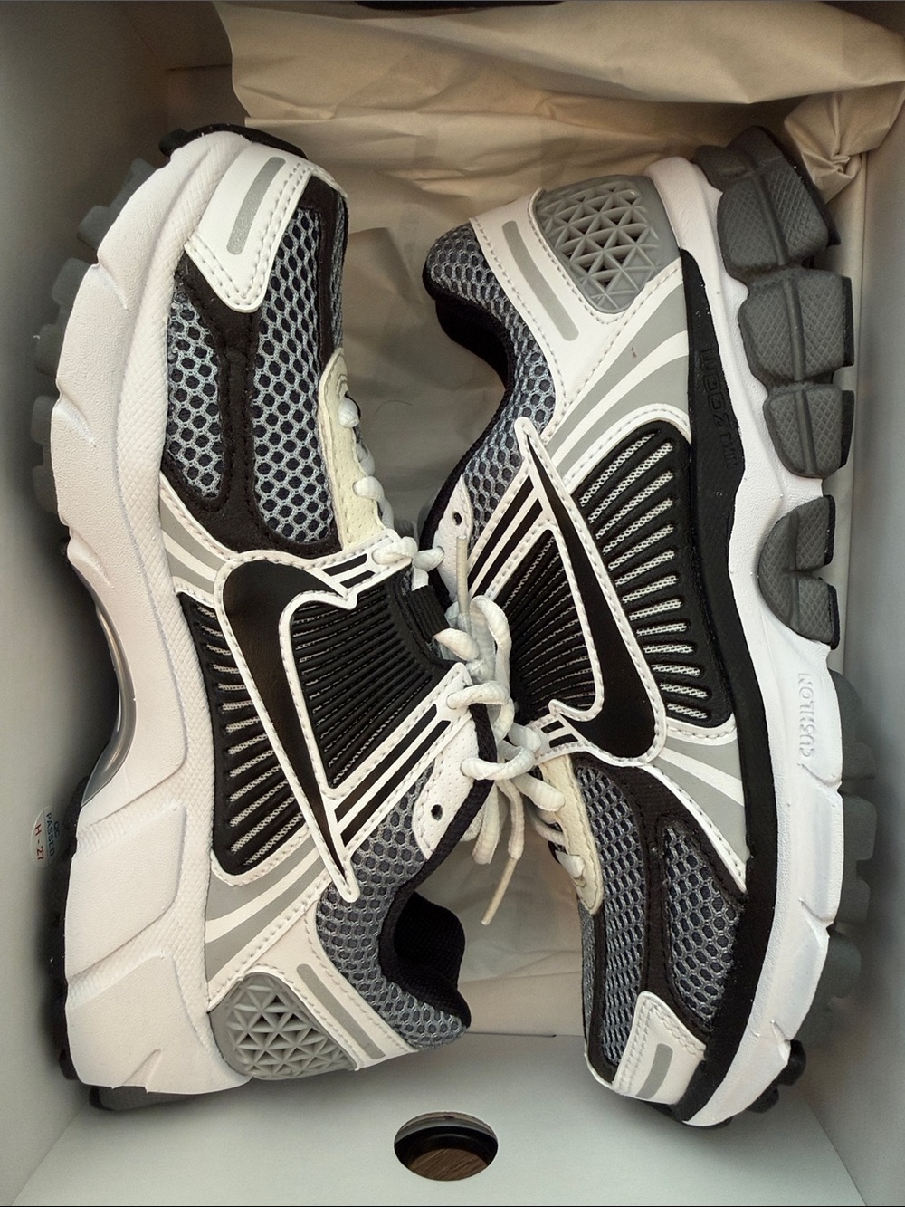 Nike Women's Black White Gray Mesh Running Sneakers